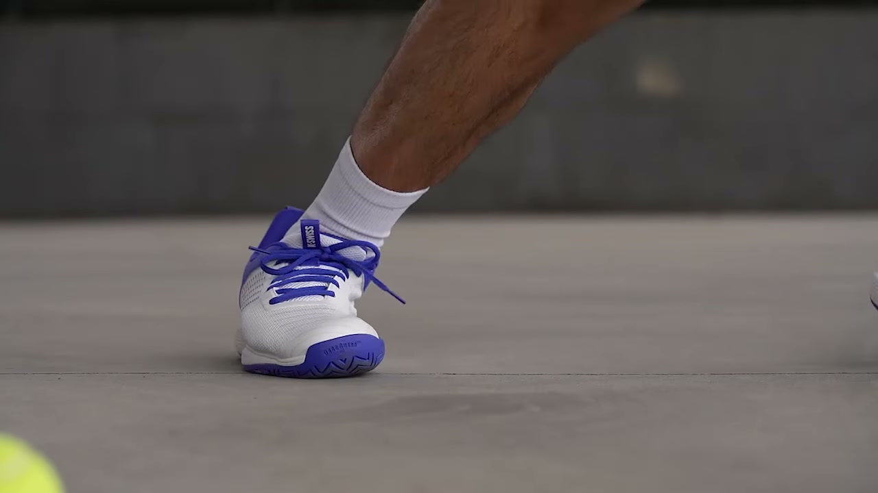 K-Swiss Ultrashot Light player planting on a hard court
