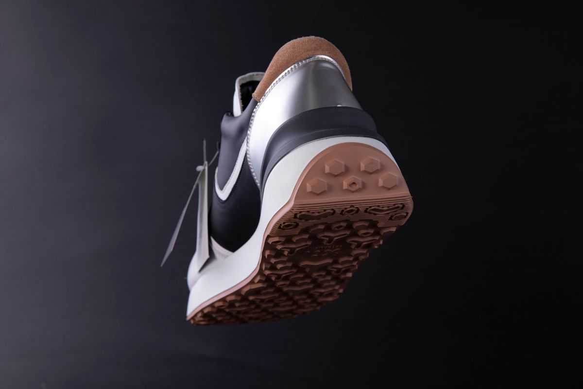 Tennis shoe outsole herringbone tread
